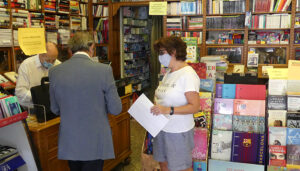 Dieciocho personas disfrutarán de vales de 75 euros por comprar los libros de texto en las librerías de Cuenca 2 Dieciocho personas disfrutarán de vales de 75 euros por comprar los libros de texto en las librerías de Cuenca