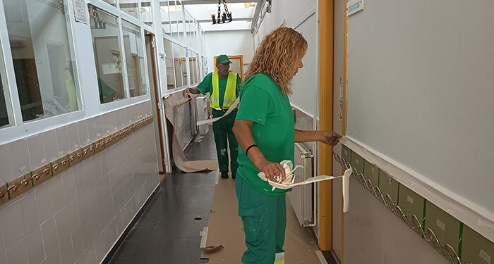 El Ayuntamiento de Cabanillas «pone guapos» los centros escolares antes de la vuelta al cole