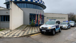 El Ayuntamiento de Cuenca adjudica el contrato para el suministro de cuatro de los cinco vehículos híbridos previstos para Policía Local 7 El Ayuntamiento de Cuenca adjudica el contrato para el suministro de cuatro de los cinco vehículos híbridos previstos para Policía Local