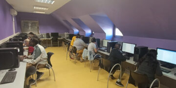 El Ayuntamiento de Cuenca junto a la Asociación Acuaprende impulsa un taller de competencias digitales en el Centro Joven