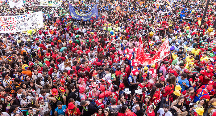 El Chupinazo con las peñas y la Potra Salvaje desata las ganas de fiesta en la Semana Grande de Guadalajara