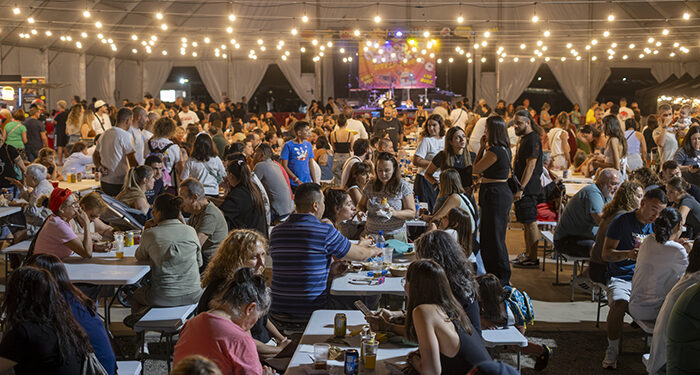 El Recinto Ferial de Azuqueca acoge el evento “Food Truck World Tour” con comidas del mundo, música en directo y actividades infantiles
