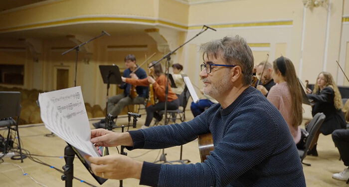 El disco Y el canto de todas del guitarrista de raíces conquenses Rafael Serrallet nominado a los Latin Grammy 2025 en la categoría de Mejor Álbum Instrumental.