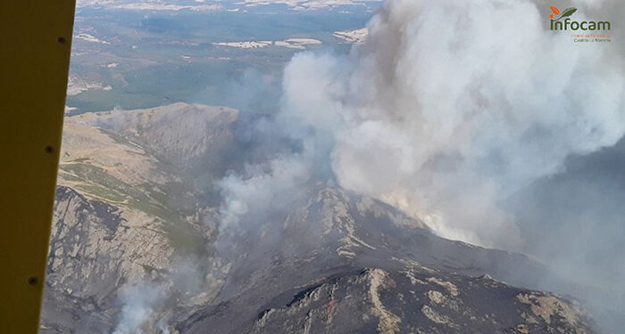 El incendio del Pico del Lobo pasa a Segovia: ya van 2.800 hectáreas arrasadas 1 El incendio del Pico del Lobo pasa a Segovia ya van 2.800 hectáreas arrasadas