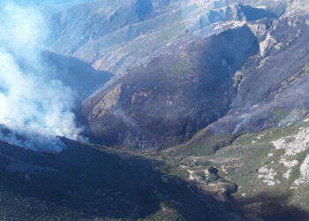 El incendio del Pico del Lobo se agrava ordenan la evacuación de Peñalba de la Sierra y Cabida y se solicita la intervención de la UME