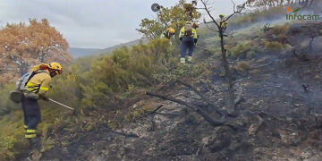 El incendio del Pico del Lobo se mantiene en Nivel 2 Siguen los cortes de carreteras y el Hayedo de Tejera Negra cerrado