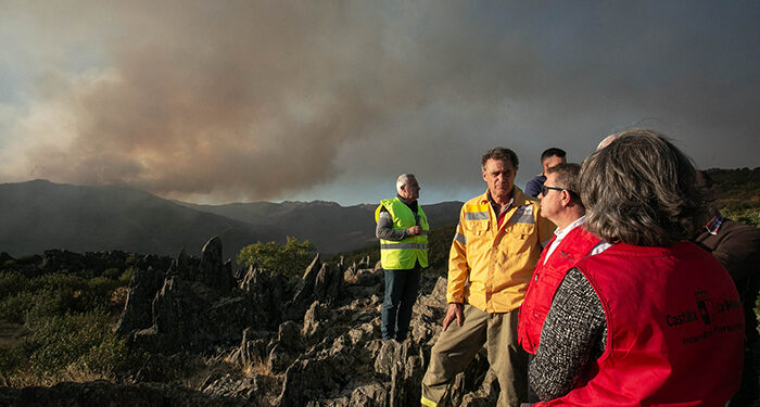 El incendio en el Pico del Lobo arrasa ya 1.800 hectáreas y se mantiene en Nivel 2 1 El incendio en el Pico del Lobo arrasa ya 1.800 hectáreas y se mantiene en Nivel 2