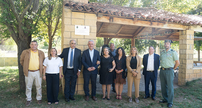 El presidente de la Diputación de Guadalajara visita la zona recreativa de Villel de Mesa, recuperada tras la DANA