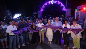 En marcha las atracciones de las Ferias de Guadalajara con el encendido de luces por parte de la alcaldesa y puesta del pañuelo morado 2 En marcha las atracciones de Ferias con el encendido de luces por parte de la alcaldesa y puesta del pañuelo morado