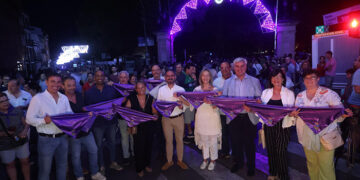 En marcha las atracciones de las Ferias de Guadalajara con el encendido de luces por parte de la alcaldesa y puesta del pañuelo morado