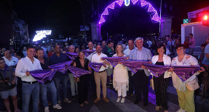 En marcha las atracciones de las Ferias de Guadalajara con el encendido de luces por parte de la alcaldesa y puesta del pañuelo morado 1 En marcha las atracciones de Ferias con el encendido de luces por parte de la alcaldesa y puesta del pañuelo morado