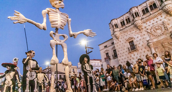 Guadalajara se convierte en un gran escenario con el espectacular Desfile de Carrozas “El Musical de los Musicales” 1 Guadalajara se convierte en un gran escenario con el espectacular Desfile de Carrozas “El Musical de los Musicales”