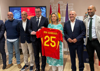 Guarinos destaca el compromiso de Guadalajara con el deporte y el orgullo de recibir a la “Rojilla” en el Pedro Escartín