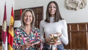 Guarinos recibe a la taekwondista Lena Moreno Reyes tras su oro en el Grand Prix de Charlotte