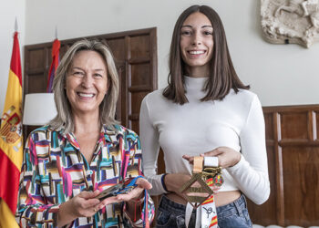 Guarinos recibe a la taekwondista Lena Moreno Reyes tras su oro en el Grand Prix de Charlotte