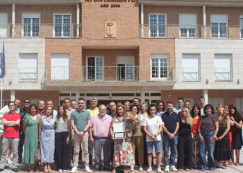 Homenaje a la funcionaria Lourdes Caballero, histórica conserje del Colegio San Blas, en su jubilación