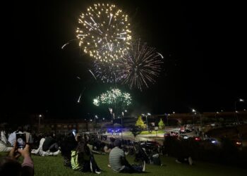 Fuegos artificiales para despedir San Julián 2025