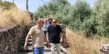 La Diputación de Cuenca traslada al Ayuntamiento de Tinajas la disposición para ayudar en las necesidades del pueblo