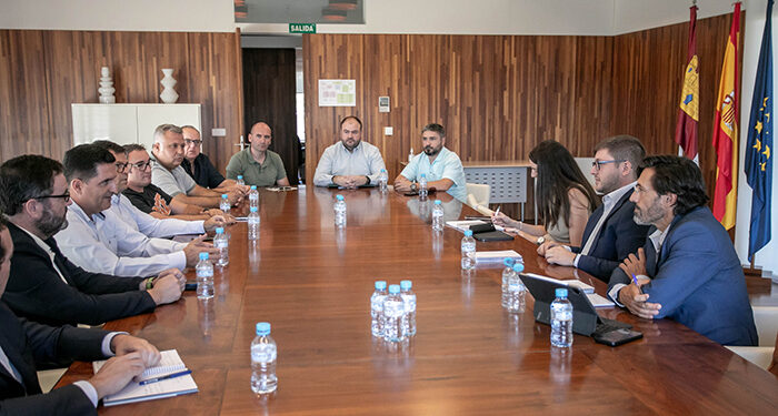 La Junta abordará un nuevo reglamento del taxi y regulará las VTC 1 La Junta abordará un nuevo reglamento del taxi y regulará las VTC