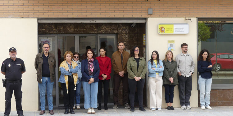 La Subdelegación del Gobierno en Guadalajara guarda un minuto de silencio por el último asesinato machista