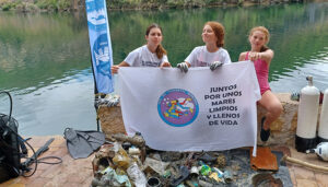La X Gran Limpieza Internacional de Fondos Marinos retira 20 kilos de residuos en el Guadiela, entre los embalses de Buendía y Alcorlo