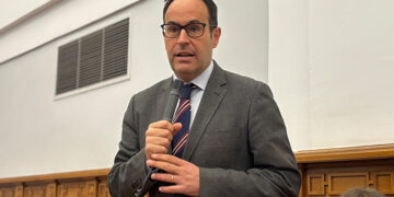 Martín-Buro condena que los pacientes oncológicos de Cuenca sufran desplazamientos de hasta 4 horas por la incompetencia sanitaria de Page