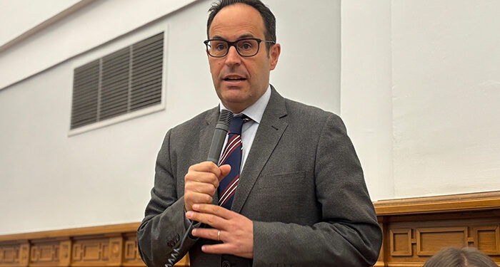 Martín-Buro condena que los pacientes oncológicos de Cuenca sufran desplazamientos de hasta 4 horas por la incompetencia sanitaria de Page