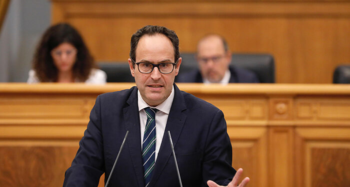 Martín-Buro denuncia que más de 2.100 pacientes esperan una operación quirúrgica en el Hospital Virgen de la Luz