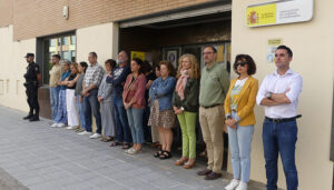 Minuto de silencio en la Subdelegación del Gobierno de Guadalajara por el asesinato machista de una mujer en Granada