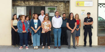 Minuto de silencio en la Subdelegación del Gobierno de Guadalajara por el asesinato machista de una mujer en Murcia