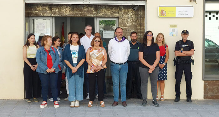 Minuto de silencio en la Subdelegación del Gobierno de Guadalajara por el asesinato machista de una mujer en Murcia 1 Minuto de silencio en la Subdelegación del Gobierno de Guadalajara por el asesinato machista de una mujer en Murcia
