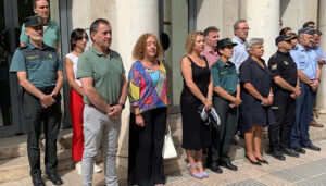 Minuto de silencio en la Subdelegación del Gobierno en Cuenca en repulsa por el último asesinato machista en Granada