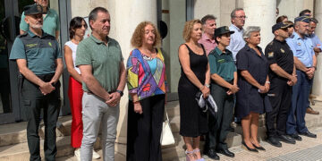 Minuto de silencio en la Subdelegación del Gobierno en Cuenca en repulsa por el último asesinato machista en Granada