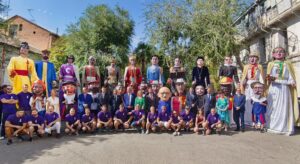 Primer desfile de la comparsa de gigantes y cabezudos de las ferias y Fiestas 2025