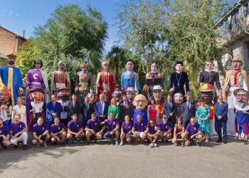 Primer desfile de la comparsa de gigantes y cabezudos de las ferias y Fiestas 2025 2 Primer desfile de la comparsa de gigantes y cabezudos de las ferias y Fiestas 2025
