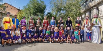 Primer desfile de la comparsa de gigantes y cabezudos de las ferias y Fiestas 2025