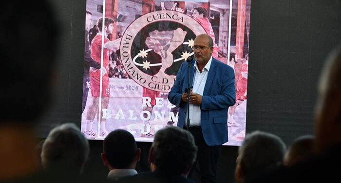 Puesta de largo del balonmano Rebi Cuenca