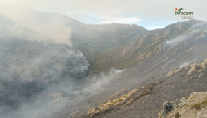 Quinto día del incendio del Pico del Lobo: 700 hectáreas quemadas y más de 200 personas intentanto controlarlo 2 Quinto día del incendio del Pico del Lobo 700 hectáreas quemadas y más de 200 personas intentanto controlarlo