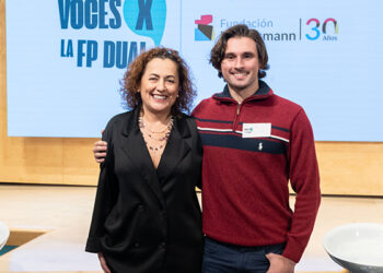 Un estudiante del IES Castilla de Guadalajara participa en el acto de cierre de ‘Voces X la FP dual’ en Madrid