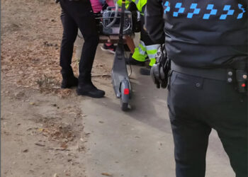 Una mujer trasladada al Hospital Virgen de la Luz tras sufrir un accidente con su patinete eléctrico en Cuenca Una mujer trasladada al Hospital Virgen de la Luz tras sufrir un accidente con su patinete eléctrico en Cuenca
