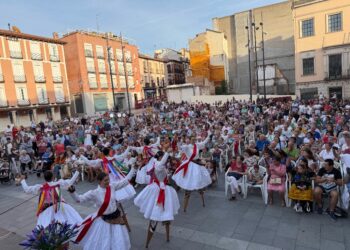 La Plaza Mayor de Guadalajara se llena de música y tradición en el II Festival Nacional de Folclore