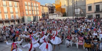 La Plaza Mayor de Guadalajara se llena de música y tradición en el II Festival Nacional de Folclore