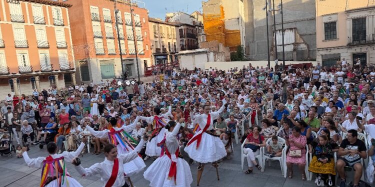 La Plaza Mayor de Guadalajara se llena de música y tradición en el II Festival Nacional de Folclore