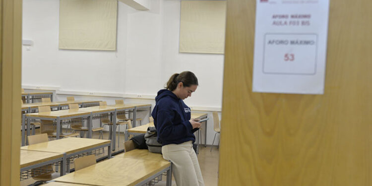 Abierto el plazo de solicitud de las becas de colaboración en servicios para estudiantes de grado y máster de la UCLM