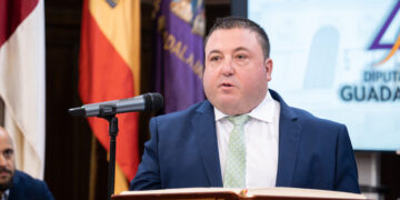 Alberto Guerrero, alcalde de Alcolea del Pinar, toma posesión de su acta como nuevo diputado provincial