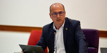 Alberto Rojo anuncia que el PSOE promoverá actos de solidaridad con el pueblo palestino ante la negativa de Guarinos a condenar el genocidio