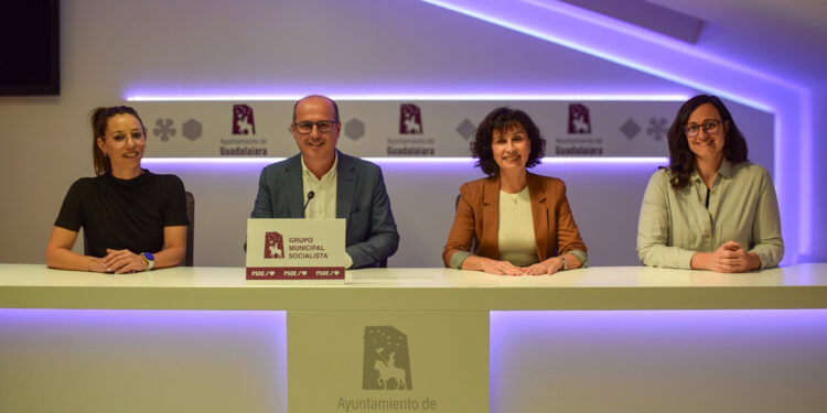 Alberto Rojo propone un bloque de medidas para impulsar la ciudad en torno a seis ejes estratégicos “frente a la parálisis de Guarinos” 15 Alberto Rojo propone un bloque de medidas para impulsar la ciudad en torno a seis ejes estratégicos “frente a la parálisis de Guarinos”