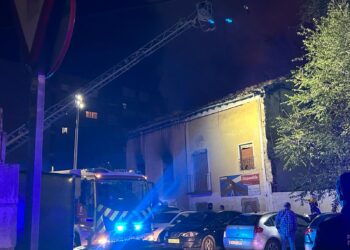 Arde una casa abandonada en la calle Santander de Guadalajara