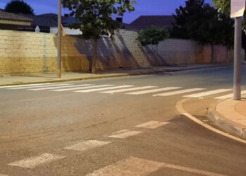 El Ayuntamiento de Cabanillas instala modernos «captafaros» con luces LED, en el inicio de un proyecto de seguridad en pasos de cebra