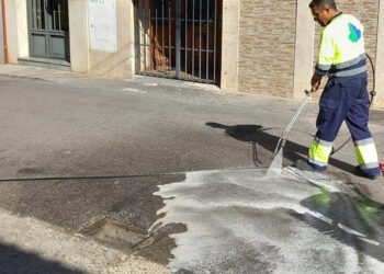 El Ayuntamiento de Cabanillas lleva a cabo la campaña anual de limpieza de imbornales, antes de la temporada de lluvias